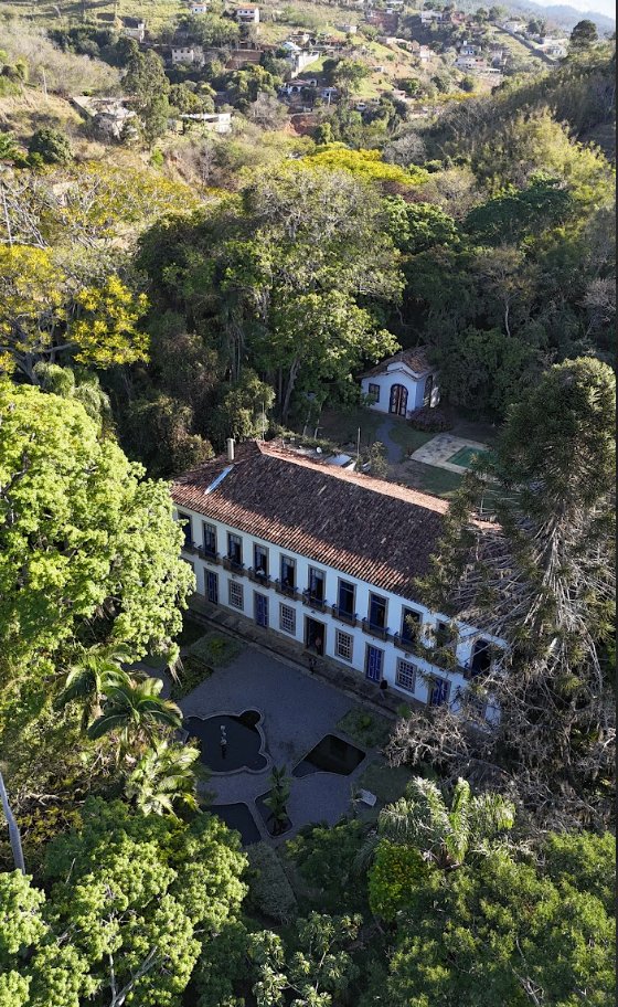 Vista aérea de fazenda histórica em Paty do Alferes